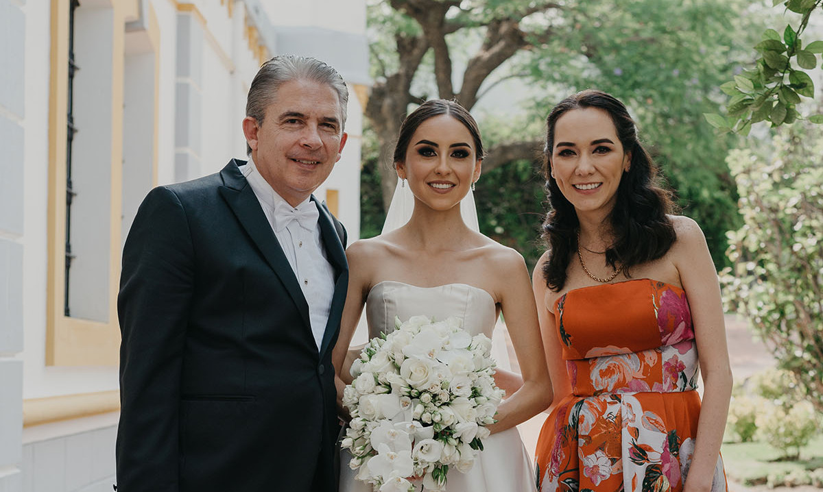 Luis Linares, Ana Lucía Linares y Martha Contreras