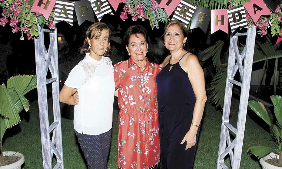 Alicia de Moral, Kuki de González y Patty Collins / Fotos: José Chang