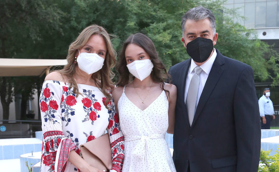 Alejandra, Anahí y Víctor