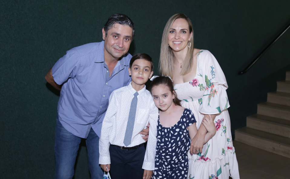 Antonio, Antonio, Alejandra y Alejandra