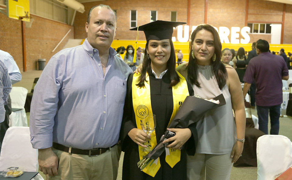 Carlos, Ana y Ana María