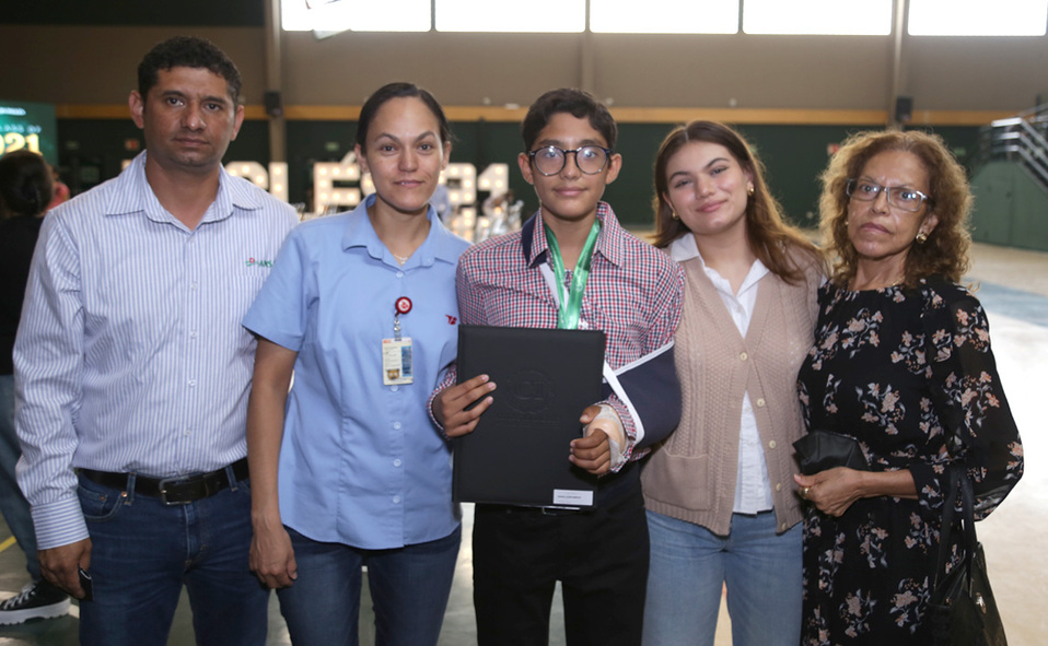 Daniel, Perla, Daniela, Cecilia y María Esther