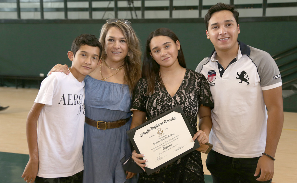 Diego, Emma, Camila y Federico