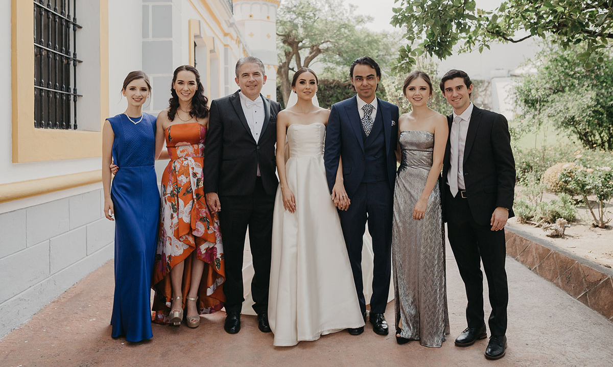 Fátima Linares, Martha Contreras, Luis Linares, Ana Lucía Linares, Miguel Martínez, María Linares y Víctor Mijares