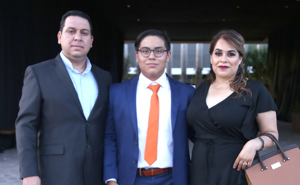 Edgar, Ariel y Laura