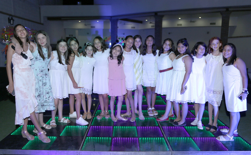 Egresadas de Primaria del Instituto Cumbres
