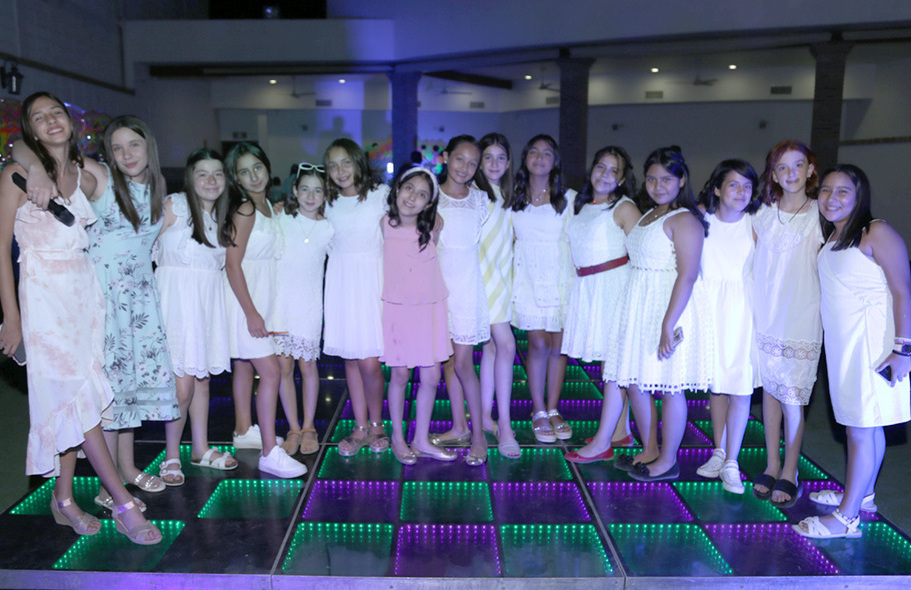 Egresadas de Primaria del Instituto Cumbres