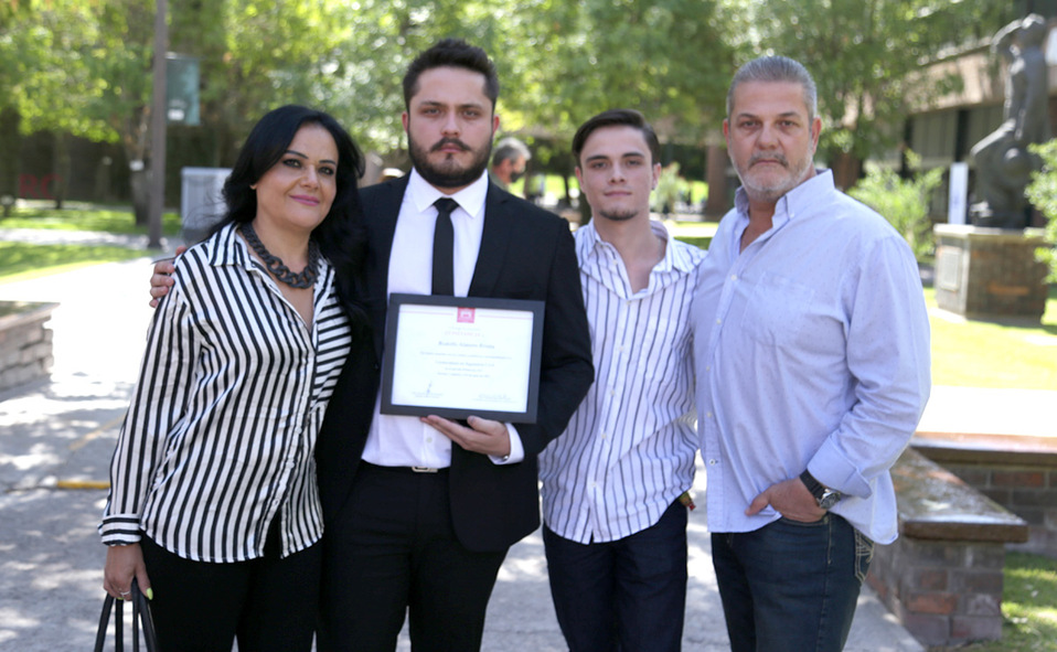 Evelyn, Rodolfo, Santiago y Rodolfo