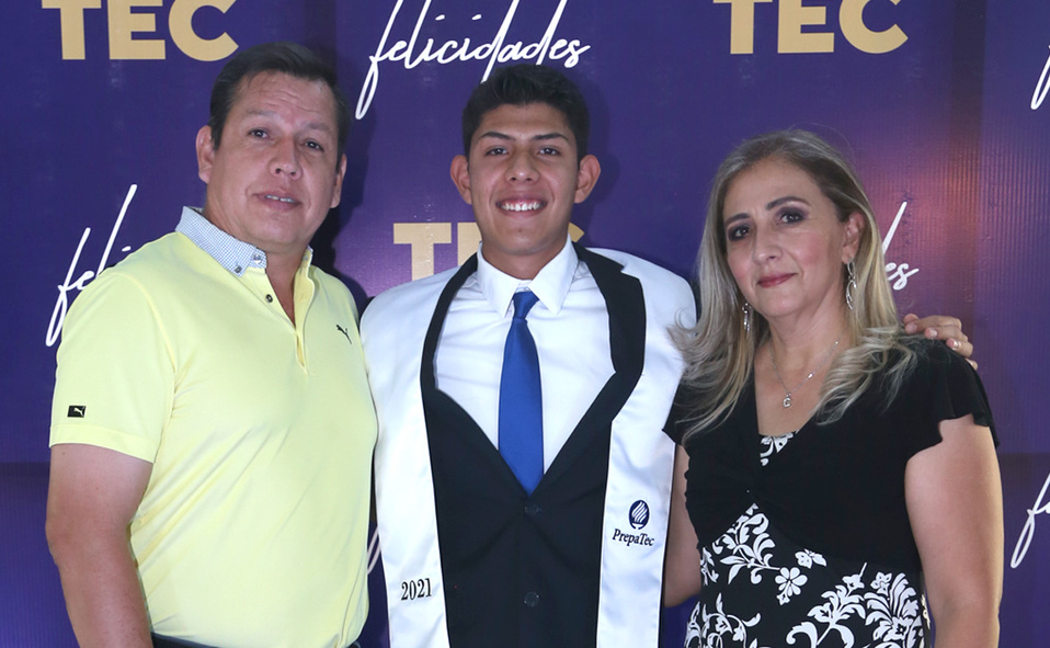 José Ignacio, Aris y Claudia