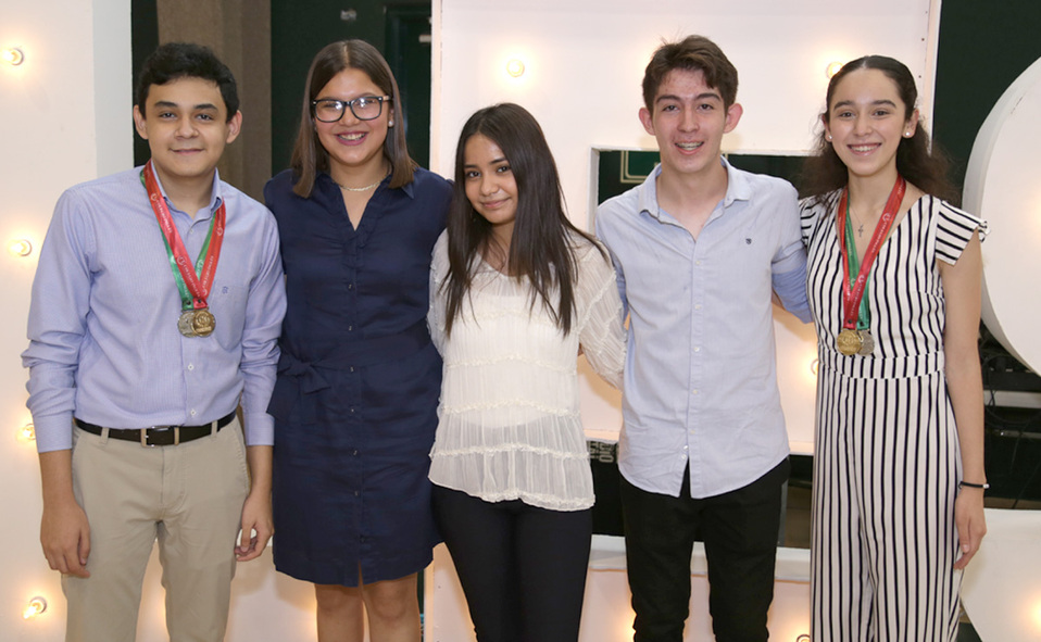 Julio, Ana Sofía, Yaretzi, José Ignacio y Salma