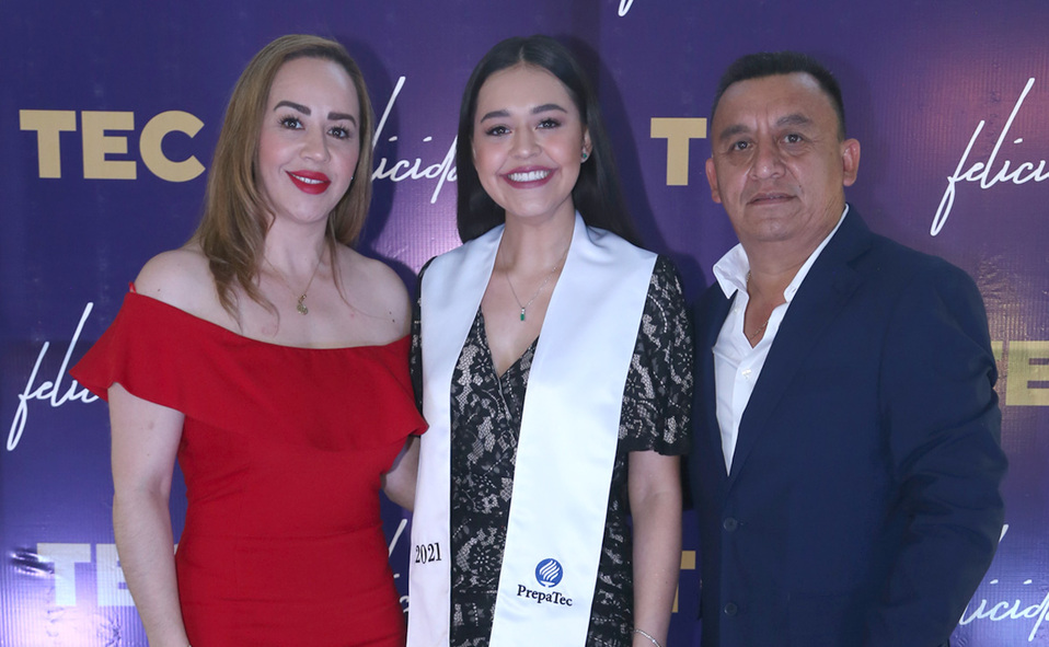 Karla, Valeria y Adrián