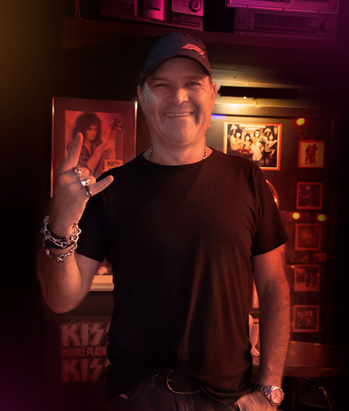 Kiko Riojas, fundador de Kiss Lounge