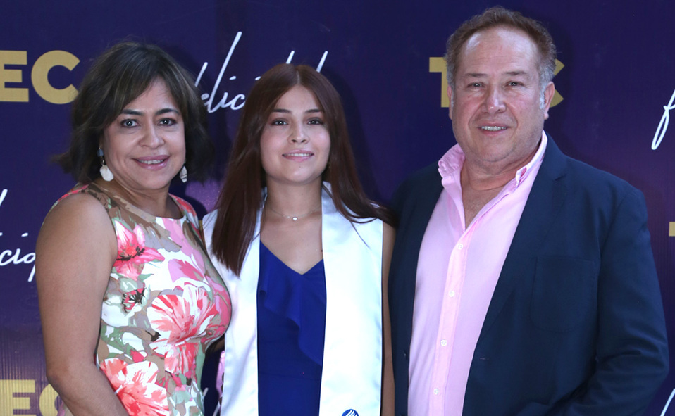 Marisa, Ana Isabel y Luis Armando