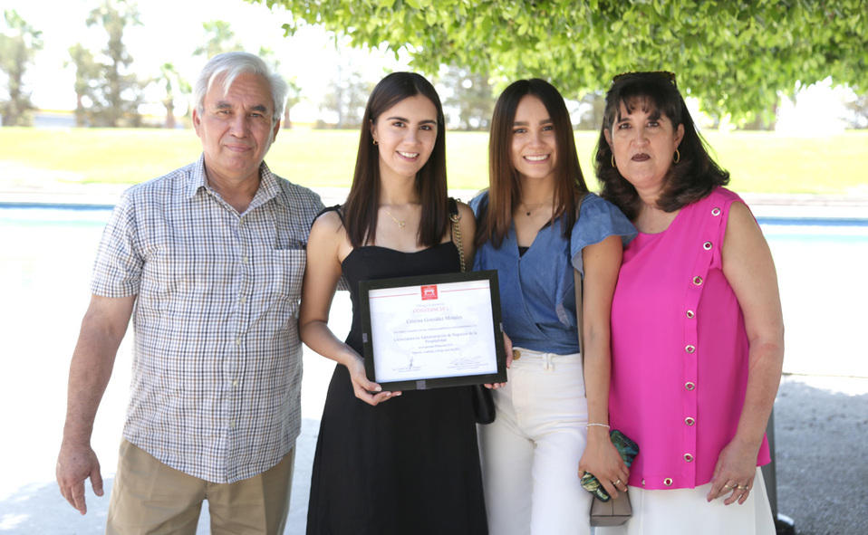 Oswaldo, Cristina y Adriana