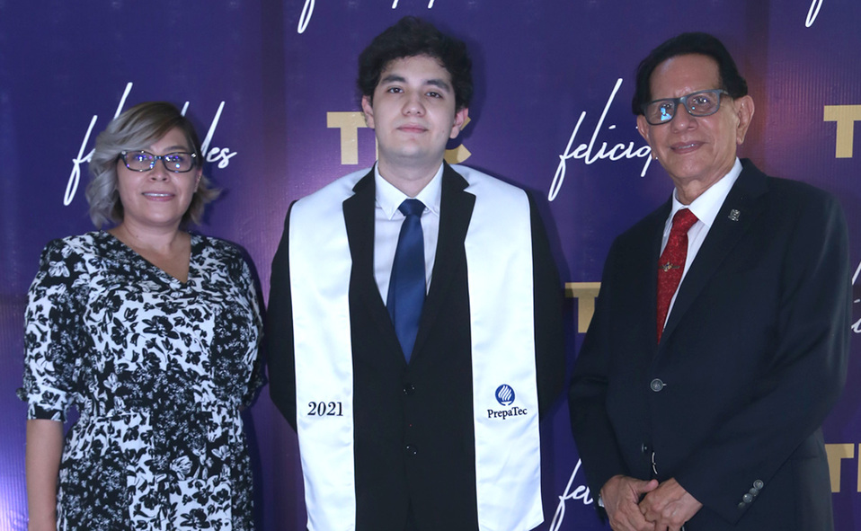Reina, Emmanuel y Manuel