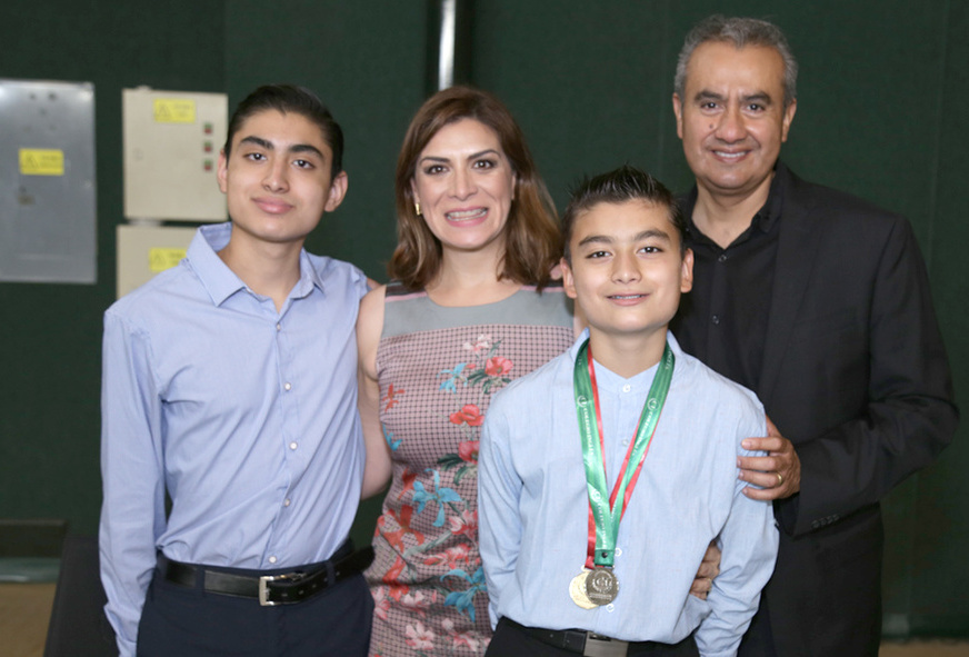 Sebastián, Iris, Mauricio y Édgar