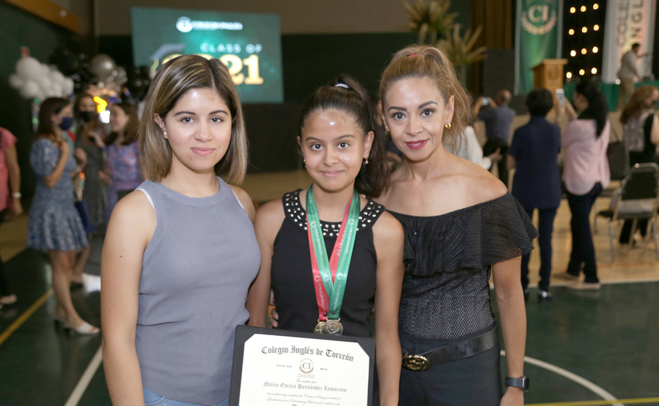 Victoria, María Emilia y Adelú
