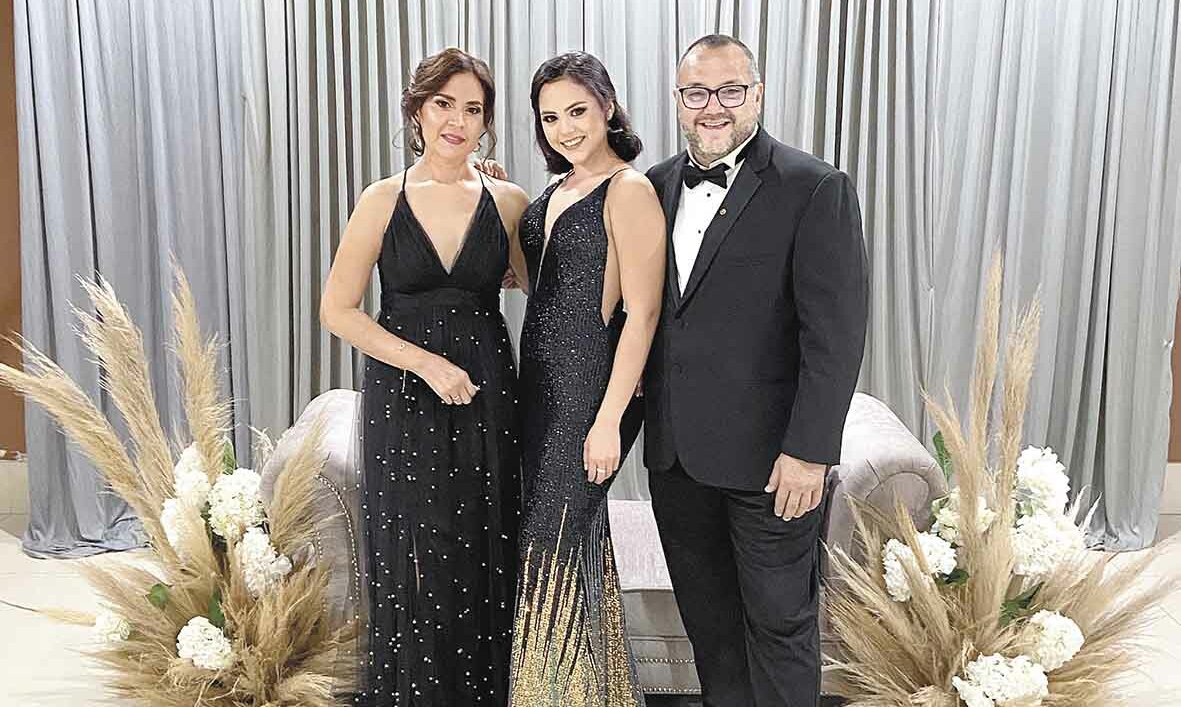 María de los Ángeles de Reyna, Isabel Reyna y Víctor Manuel Reyna / Fotos: Monlee Photo & Film