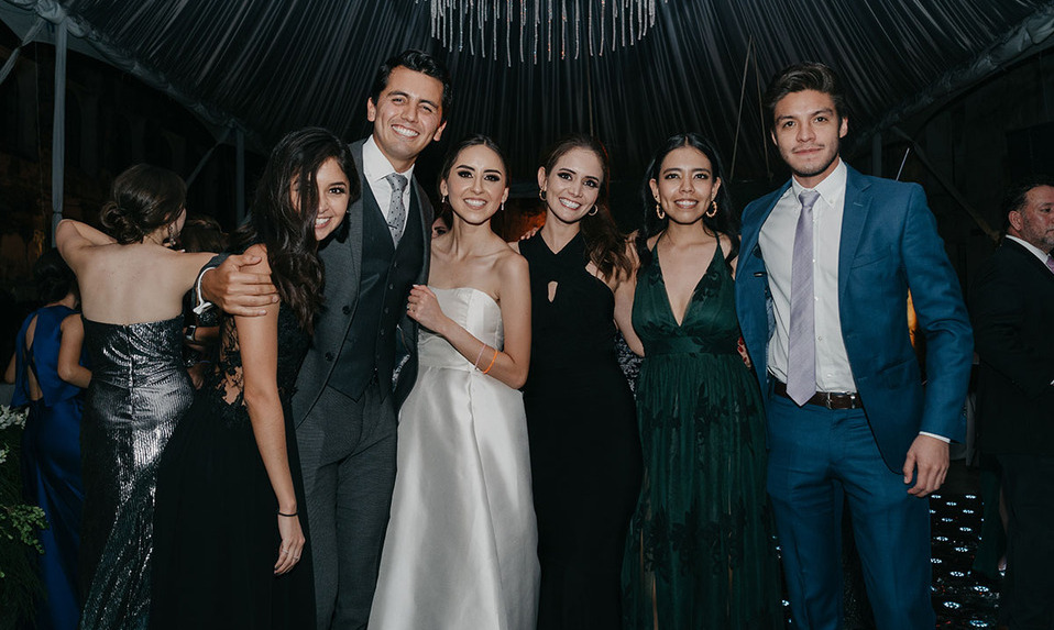 Adriana Huertas, Teo García, Ana Lucía Linares, Paola Davila, Mariana Ramírez y Edgar Altamirano