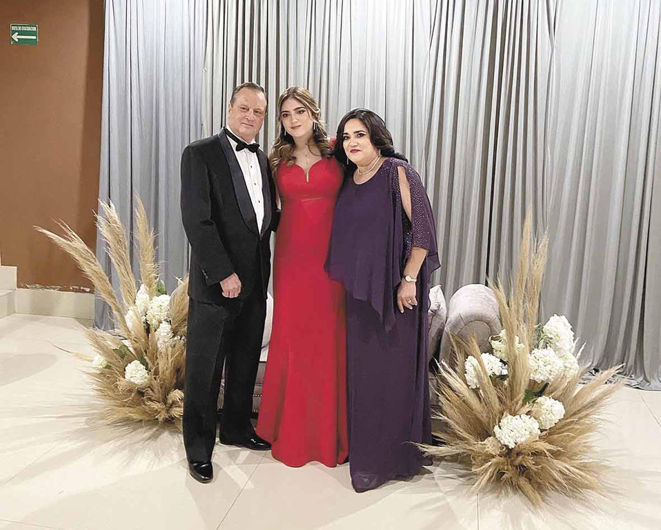Óscar de Jesús González, Itziar Iveth González y Dalila Ivet de González / Fotos: Monlee Photo & Film