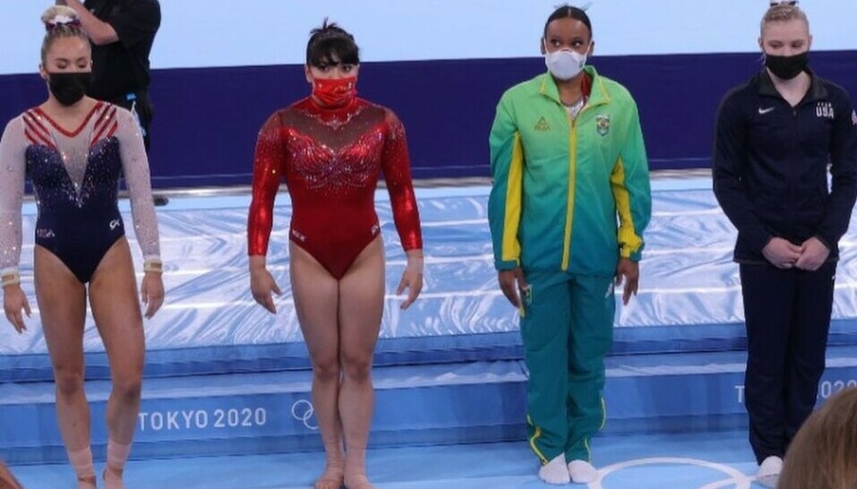 Alexa Moreno queda en cuarto lugar durante la competencia de Salto de Caballo.