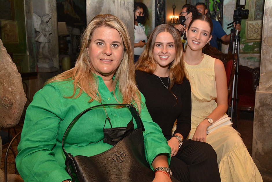 Carmen Álvarez, Magui Álvarez y Karen Atristain