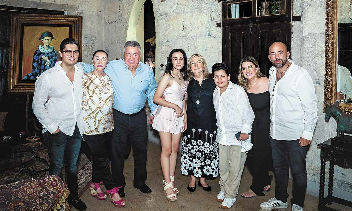 Juan Pablo González, Susana Gándara, Raul Martínez, Susana Flores, Lourdes Montemayor, José Manuel Flores, Susana Martínez y José Manuel Flores / Foto