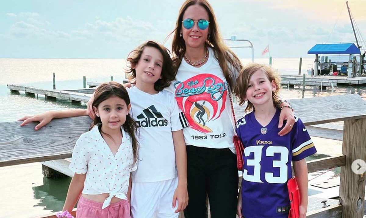 Pau Cueva junto a sus hijos en la Isla del Padre / Fotos: Cortesía