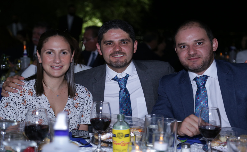 Eugenia, Ricardo y Bichara