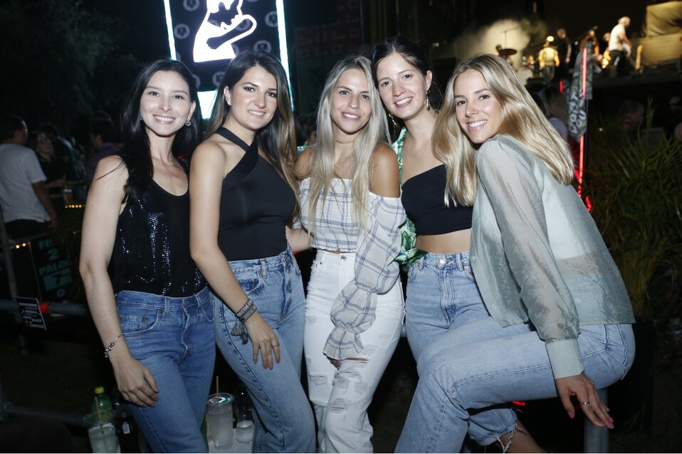 Gaby Lozano, Blanca Flores de Mascareñas, Cecilia Chapa, Paola Santos y Eugenia Sada. FOTO: DANIEL SALDÍVAR