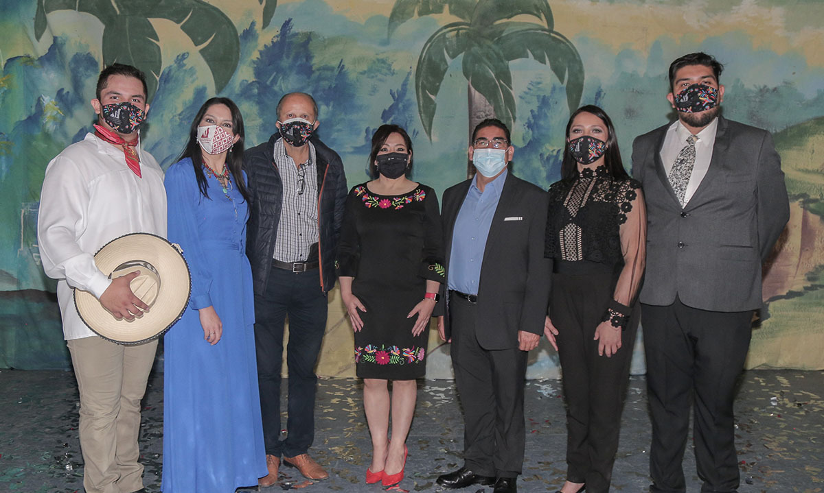Adrián Tovar, Sandra Tovar, Leyza Vega, Atilano Rodríguez, Liliana Tovar y Juan Ramírez