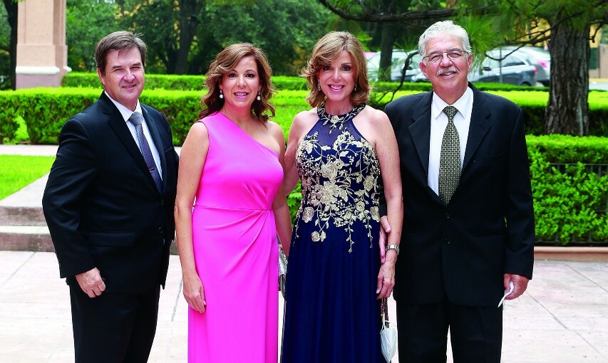 José Carlos Sada, Gabriela Cantú de Sada, Cristy Cantú de Mesta y Daniel Mesta / Foto: Daniel Saldívar