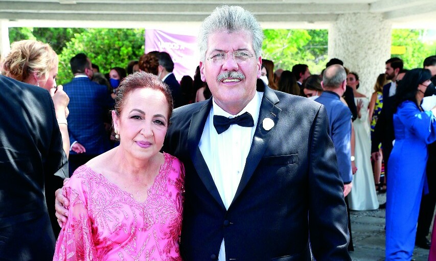 Papás del novio. Grace Marcos de Cantú y Sergio Cantú / Foto: Daniel Saldívar