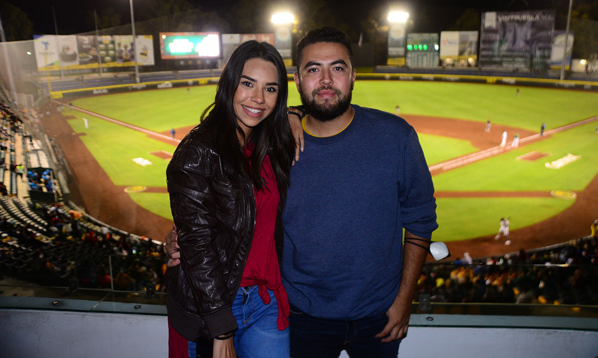 Jovana Ortiz y Daniel Piñan