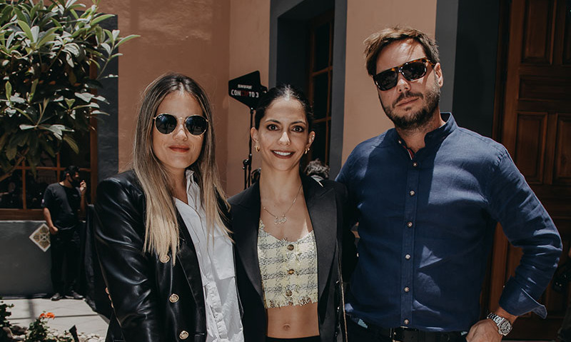 Majo Bello, Paola Kuri y Jesús Priede