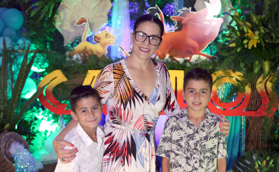 Iker, Analú y Rica