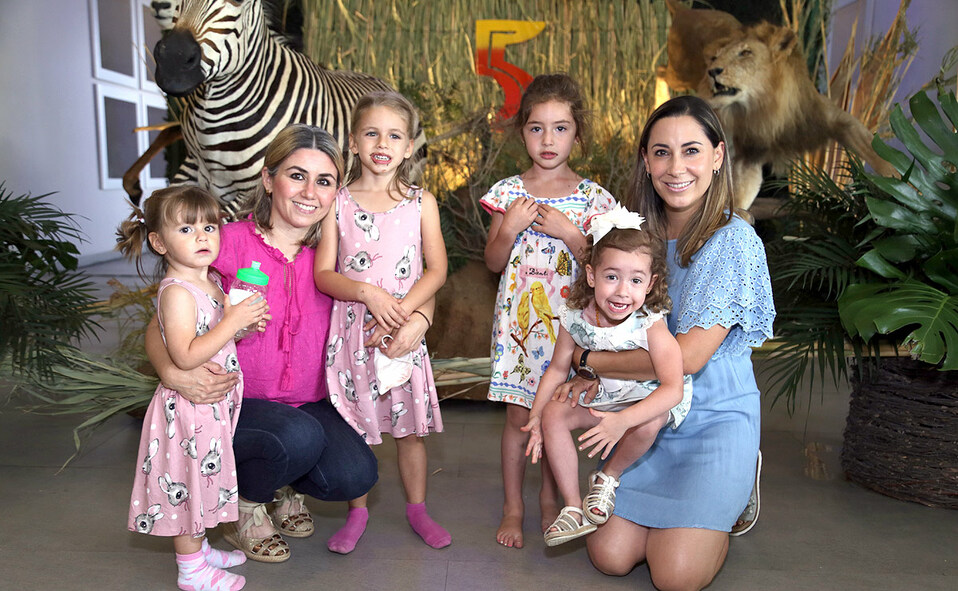 Isabella, Pinky, Constanza, Isabella, Samantha y Ana Sofía