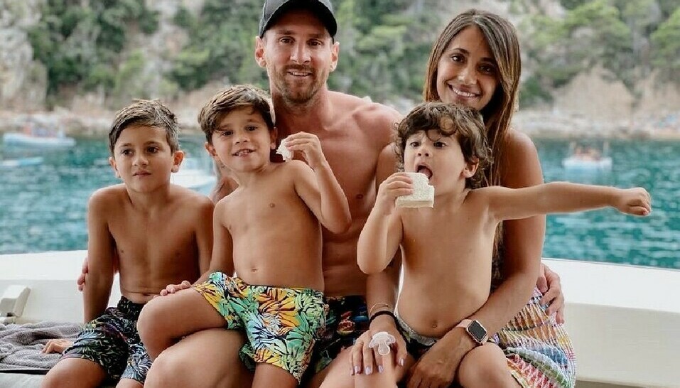 Lionel Messi. Su hijo Thiago lo defiende de aficionados. (Foto: Instagram).