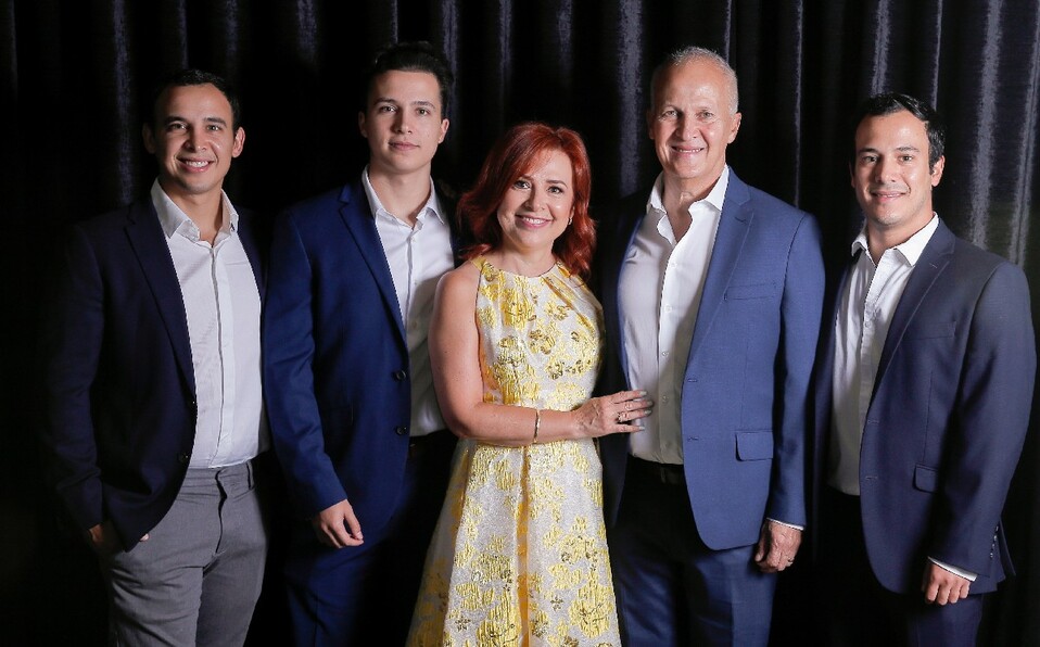Sebastian Guevara, Fabian Guevara, Maru Barcena de Guevara, Oscar Guevara y Rodrigo Guevara. FOTO: DANIEL SALDÍVAR