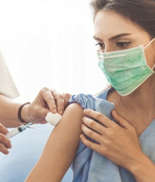 Estudios revelan la probabilidad de aplicar una tercera dosis de vacunas anticovid (Foto: Shutterstock).