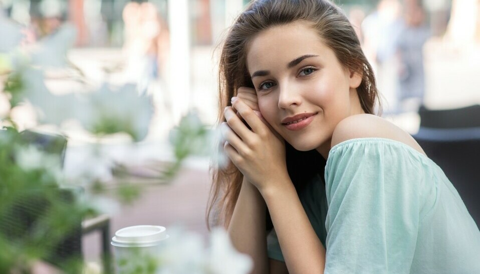Los masajes faciales ayudan a mantener firme y joven tu rostro (Foto: Shutterstock).