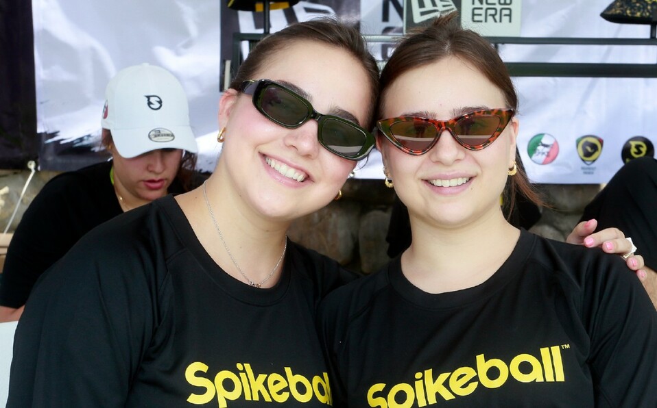 Beatriz Cortés  y Mariángela Cortés.