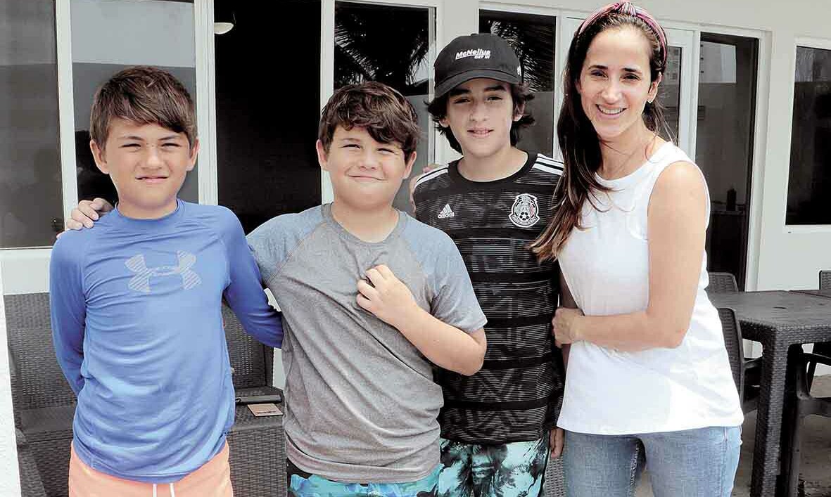 Luis Niaves, Mariano Niaves, Alex Valero y Blanca Luna / Fotos: Dennis Hernández