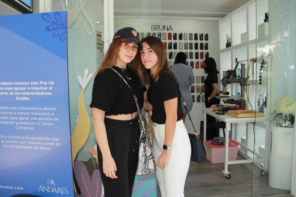 Daniela Monraz y Mariana Monraz