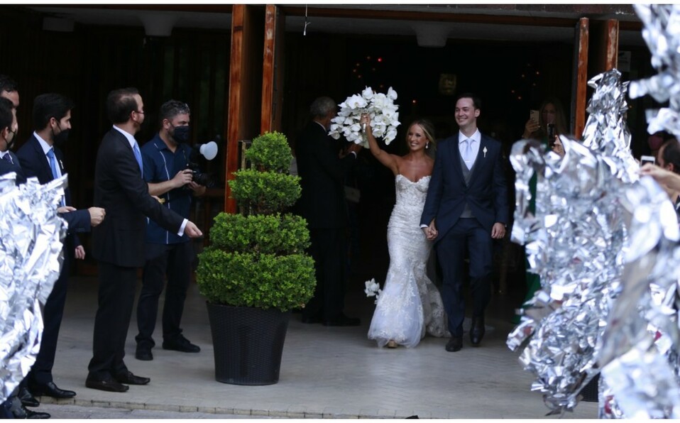 Bibiana Cárdenas y Gabriel Páez al salir de la iglesia / Foto: Daniel Saldívar