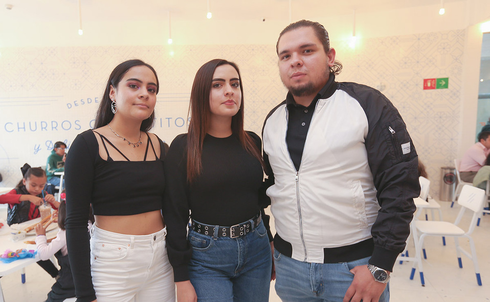 GISELLE PARRA Y GRECIA PARRA E ISRAEL PÉREZ