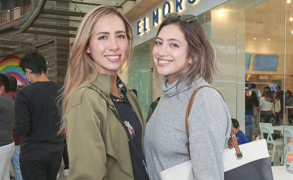 LESLIE CORONA Y WENDY CORONA