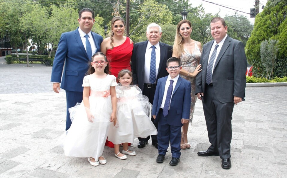 Carlos Garza, Daniela Álvarez, Óscar Garza, Jannethe Ontiveros, Adrián Garza, Dany Garza, Ana Paula Garza y Marcelo Garza. FOTO: ANTONIO MIRELES
