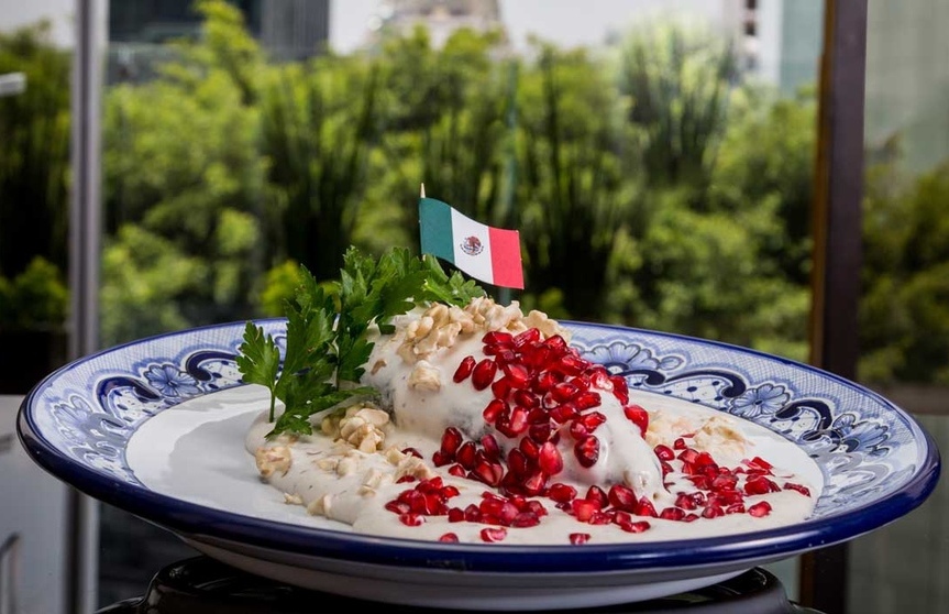 Los chiles en Nogada cumplen 200 años y La Distral tiene de los mejores en la ciudad.