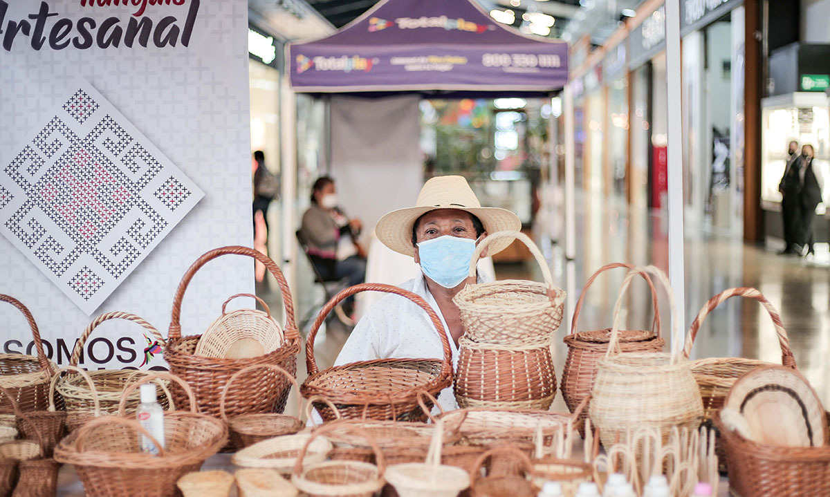 Tianguis Artesanal en Explanada Pachuca